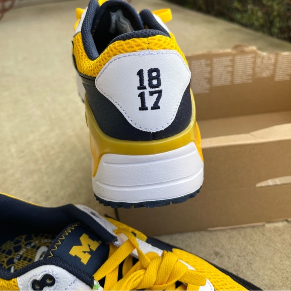 Nike Men's College Air Max SYSTM Michigan Sz 9 Shoes LV5 Maize-Navy NEW! - Picture 4 of 7